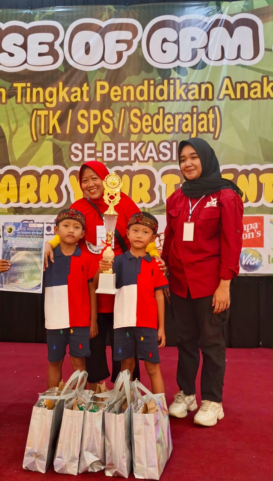 TK Bintang aiueo meraih Juara 1 menari di GPM.